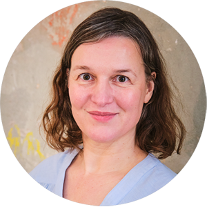 Porträt von Raphaëlle Dedourge, erste Vorsitzende und Gründerin von Les Nouvelles Voix Berlin